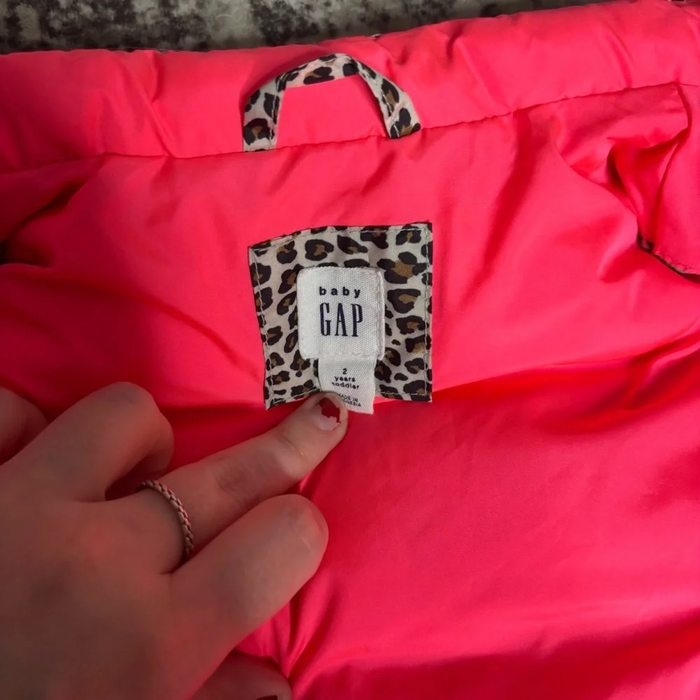 Baby GAP Kids Leopard Print Puffer Vest with Pink Inside Size 2T